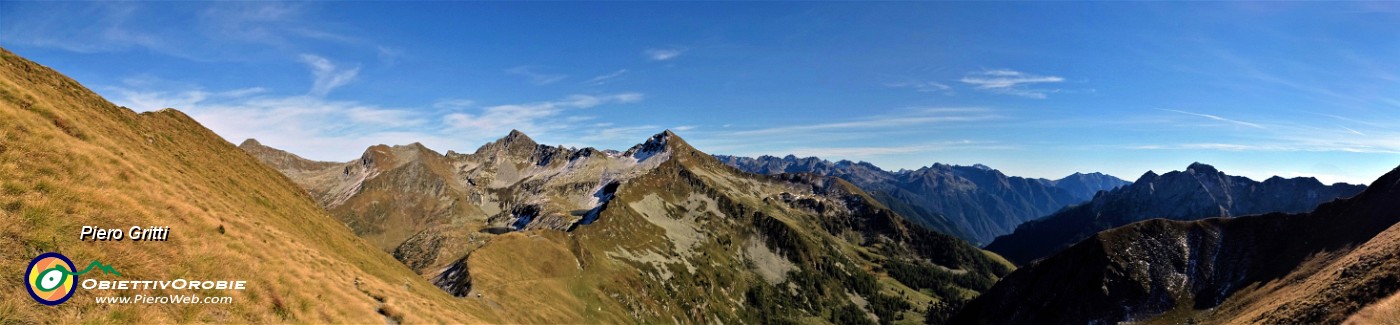 69 Salendo in Cima Lemma panorama verso Valle Brembana .jpg